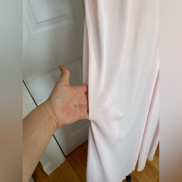 Vintage 80s/90s Soft Pink Flowy & Large Shadow Line Robe - Picture 3 of 11